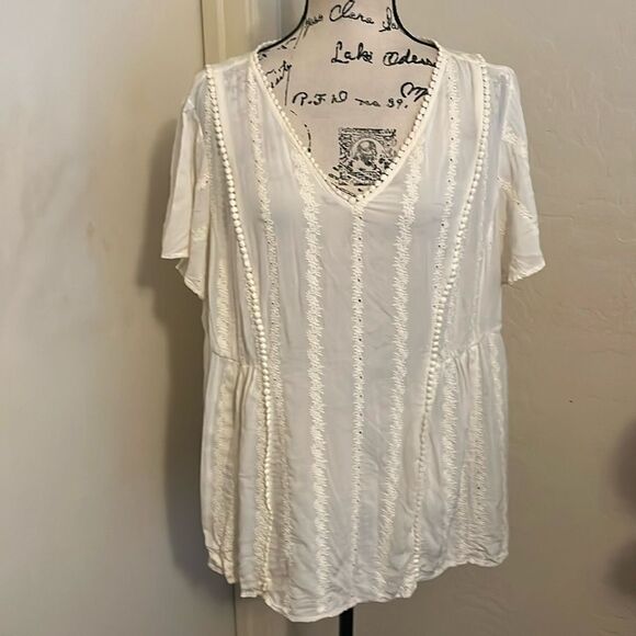 Torrid White Semi Sheer Textured V-Neck Embroidered Boho Top Cottage Core - Picture 6 of 13